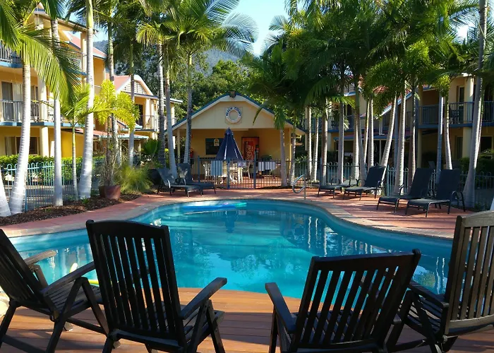 At Beach Court Holiday Villas